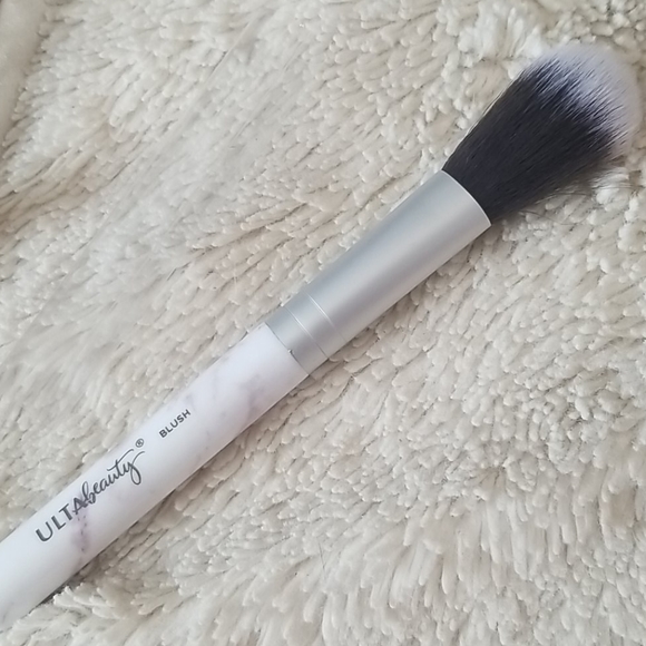 Ulta Beauty Other - 5/25 bundle item. Ulta Blush brush